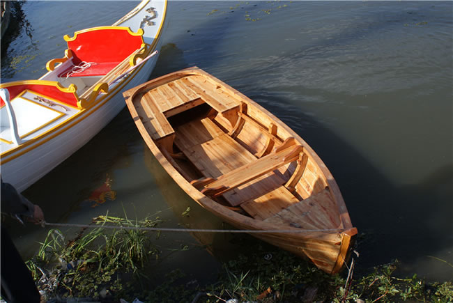 4米V型底一头尖小木船